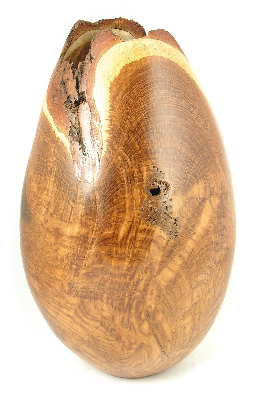 Appraisal: A modern turned oak vessel by Richard Chapman