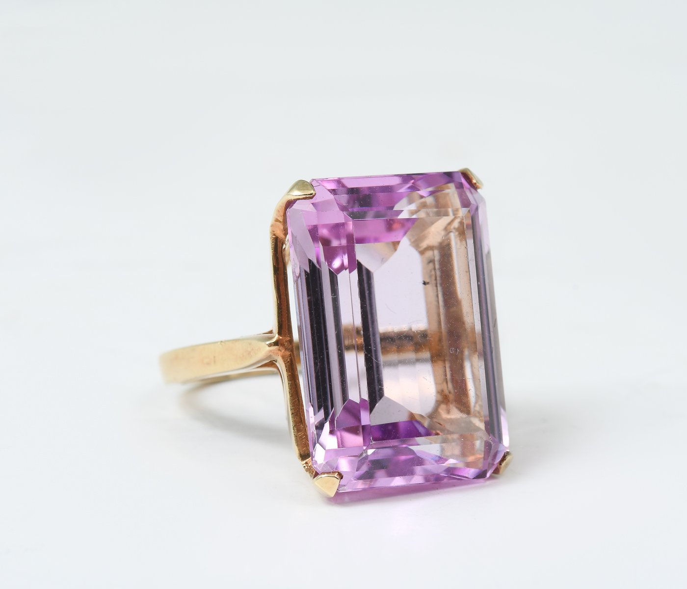 Appraisal: K CT AMETHYST RING K yellow gold ring contains emerald