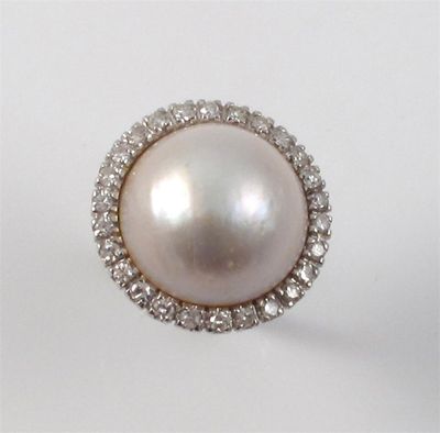 Appraisal: A cultured mabe pearl and diamond cluster ring Set within