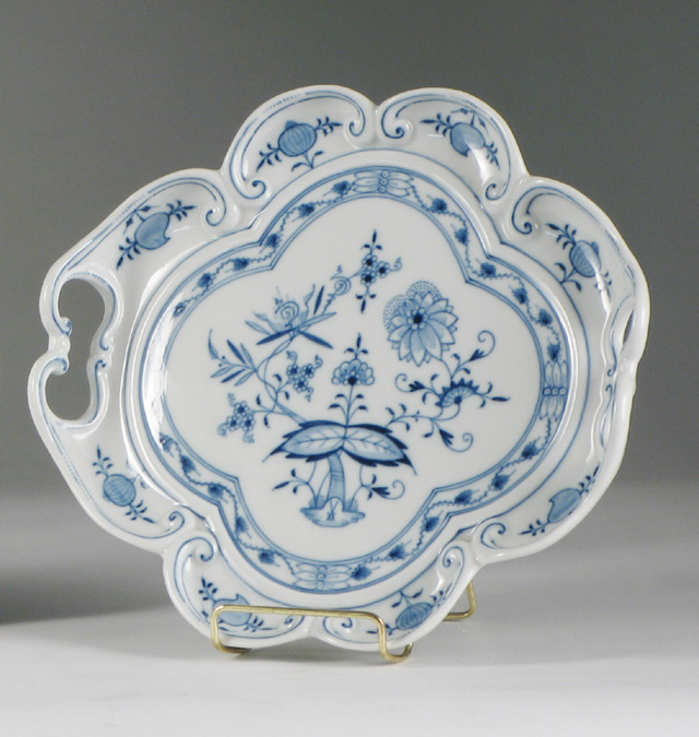 Appraisal: MEISSEN PORCELAIN SERVING TRAY in the Blue Onion platter with