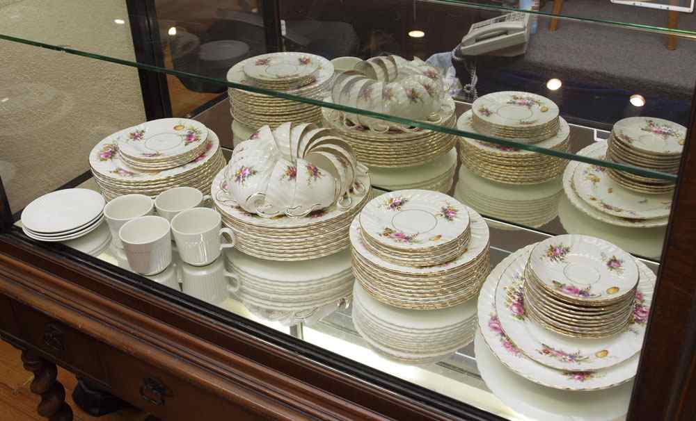 Appraisal: FOLEY DEVONSHIRE BONE CHINA SERVICE FOR Approx pieces in the