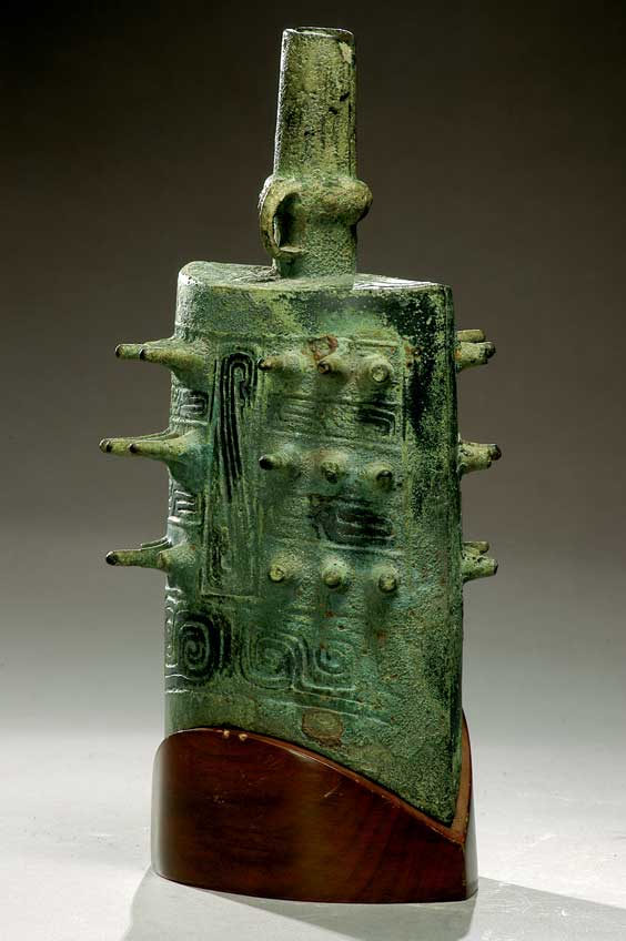 Appraisal: WESTERN ZHOU BRONZE BELL Chinese early Western Zhou Dynasty archaic