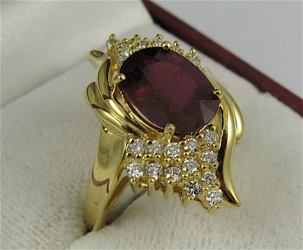 Appraisal: RUBY DIAMOND AND K YELLOW GOLD RING centering an oval-cut