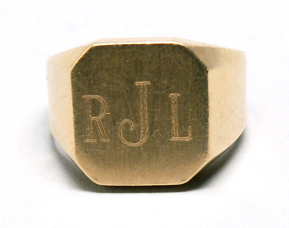 Appraisal: KT YELLOW GOLD MAN'S SIGNET RING Monogrammed R J L