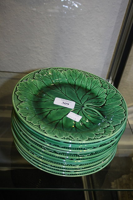 Appraisal: A COLLECTION OF TWELVE WEDGWOOD GREEN LEAF PATTERN PLATES cm