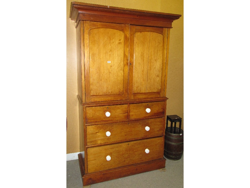 Appraisal: Victorian pine linen press