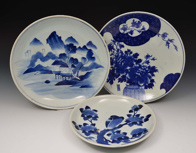 Appraisal: A Japanese blue and white shallow dishlate th Centurywith a