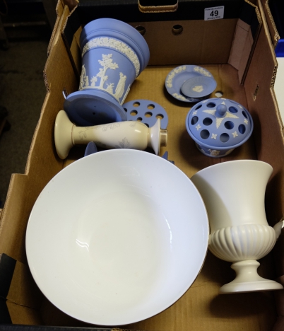 Appraisal: A collection of Wedgwood pottery to include Blue Jasper ware